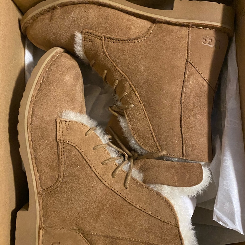 Size 9 ugg boots - Picture 2 of 4